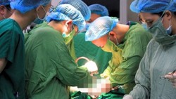 Sản phụ ung thư sinh con an toàn nhờ phác đồ điều trị mới