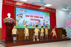 Mang Tết Thiếu nhi đến sớm cho bệnh nhi tại Bệnh viện Y học cổ truyền Trung ương