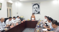 Thứ trưởng Nguyễn Thị Liên Hương làm việc tại Viện Pasteur TPHCM