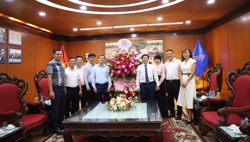 Thứ trưởng Bộ Y tế Trần Văn Thuấn chúc mừng các cơ quan thông tấn, báo chí nhân dịp kỷ niệm 100 năm ngày Báo chí cách mạng Việt Nam